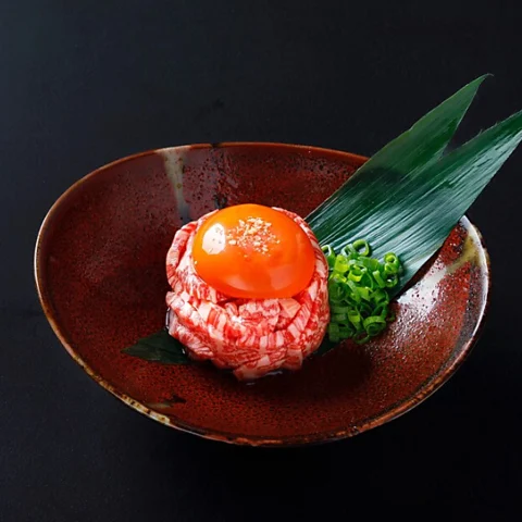 心斎橋で神戸牛を贅沢に楽しむ!生食認可店がこだわったメニューをぜひご賞味ください