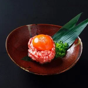 心斎橋で神戸牛を贅沢に楽しむ!生食認可店がこだわったメニューをぜひご賞味ください