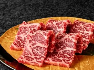 心斎橋で神戸牛とプレミアム日本酒を楽しむ…個室席のご用意もございます